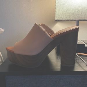 Jessica Simpson platform slides